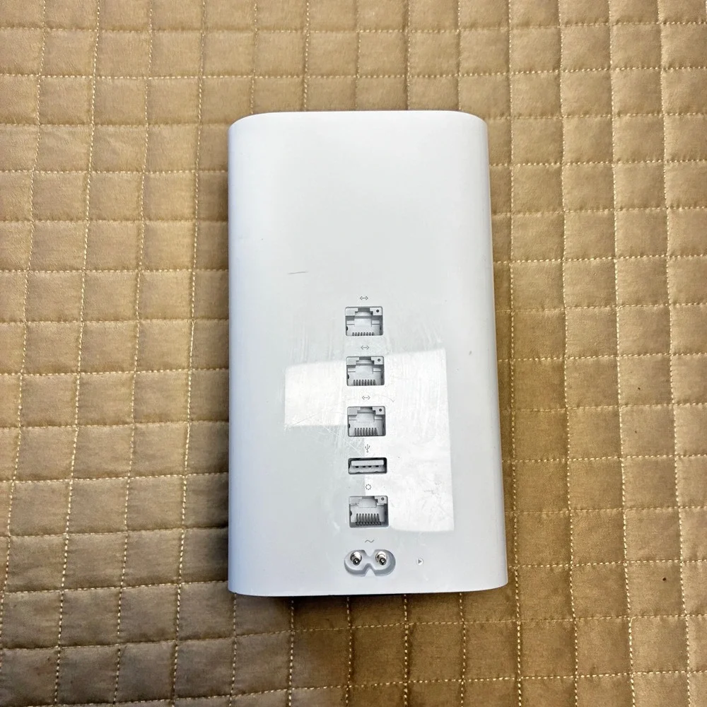Apple AirPort Extreme Base Station A1521 802.11ac Dual-Band Wi-Fi Router White